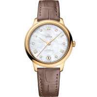 34 mm, yellow gold on leather strap
