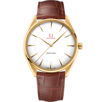 39.5 mm, yellow gold on leather strap