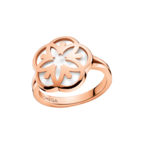 Omega Flower Ring, 18 K Rotgold, Perlmutt-Cabochon