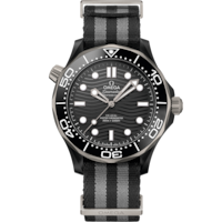 Seamaster Diver 300M 43,5 mm, céramique noire sur bracelet NATO - 210.92.44.20.01.002