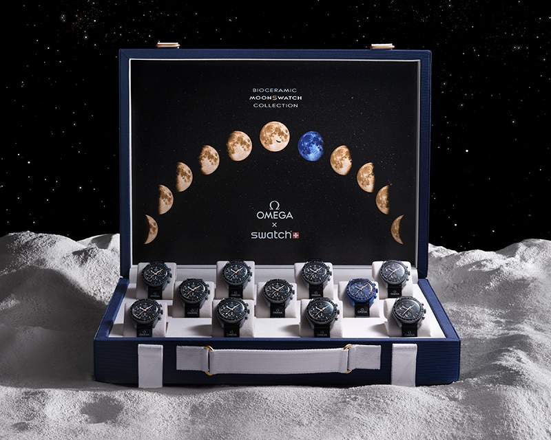 11 valises MoonSwatch Moonshine Gold seront vendues aux enchères chez Sotheby's par OMEGA pour Orbis