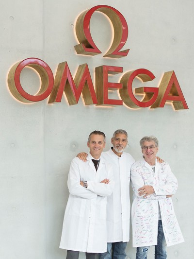 George Clooney en visite à la manufacture OMEGA